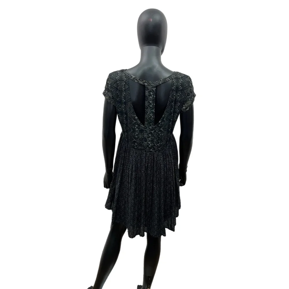Free People Black Geometric‎ Boho Skater Dress – Size Small – 100% Rayon - Picture 4 of 9